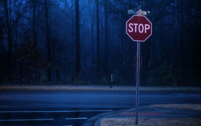 Pourquoi je bloque dès que ça marche : comprendre ce mécanisme qui freine au moment clé