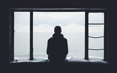 Réussite financière et solitude : pourquoi réussir peut isoler plus qu’on ne l’imagine